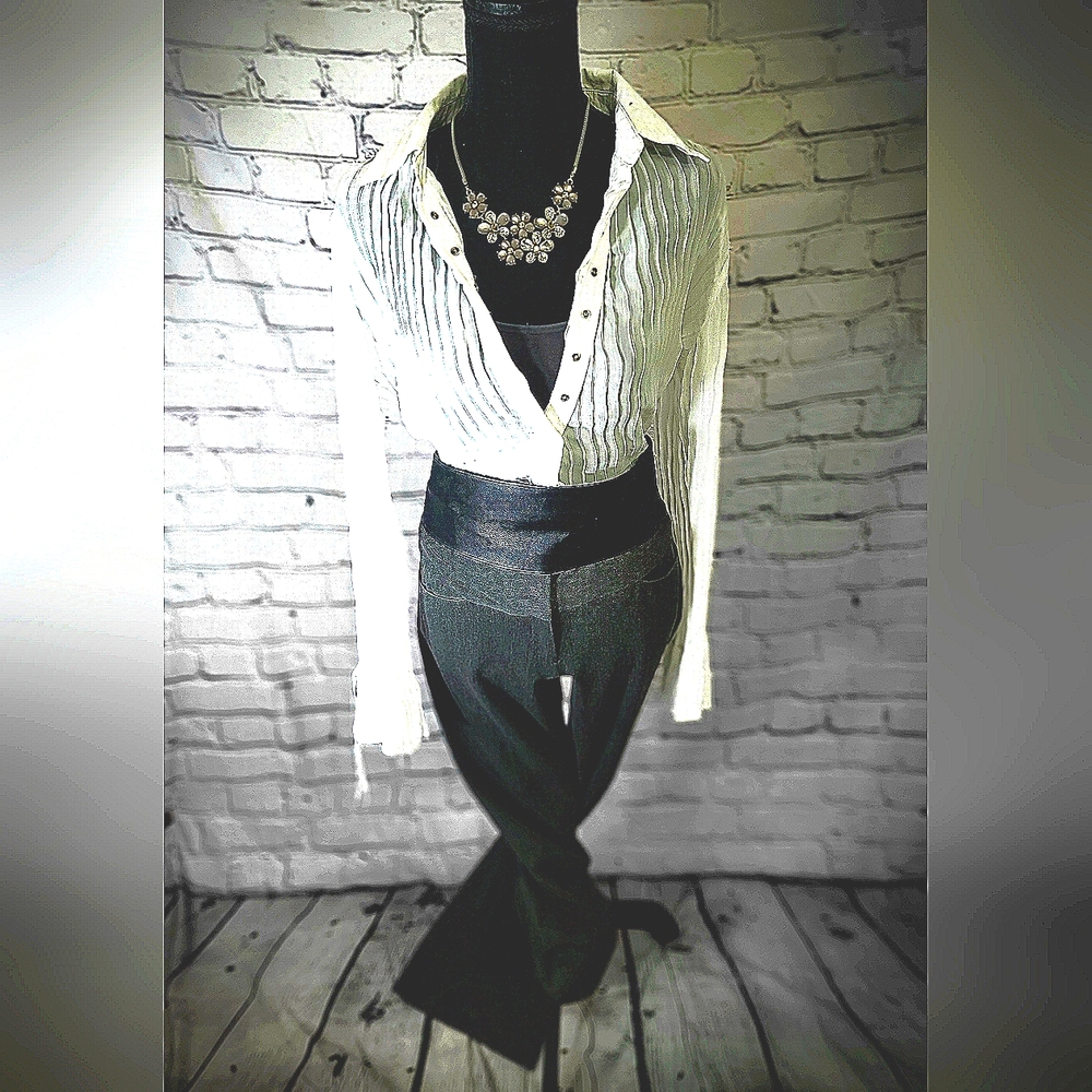 🖤🤍🤍White sheer Blouse, Grey Trousers, and Fax Black Leather Tie-Back Belt...